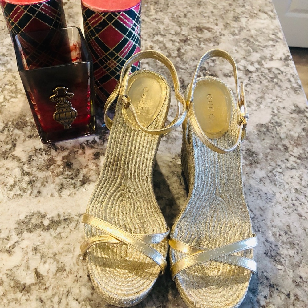 Perfect Gucci wedges sandals for the season!